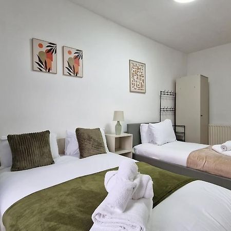 2 Bedroom Apartment Near Station Londen Buitenkant foto