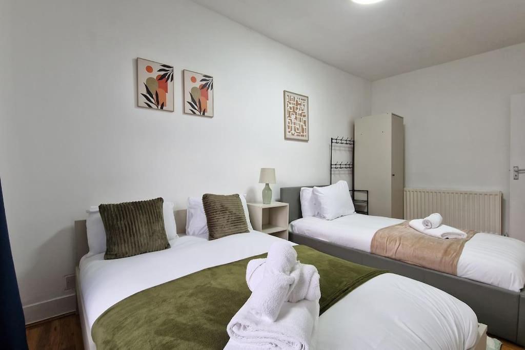 2 Bedroom Apartment Near Station Londen Buitenkant foto