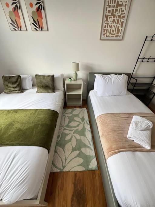 2 Bedroom Apartment Near Station Londen Buitenkant foto